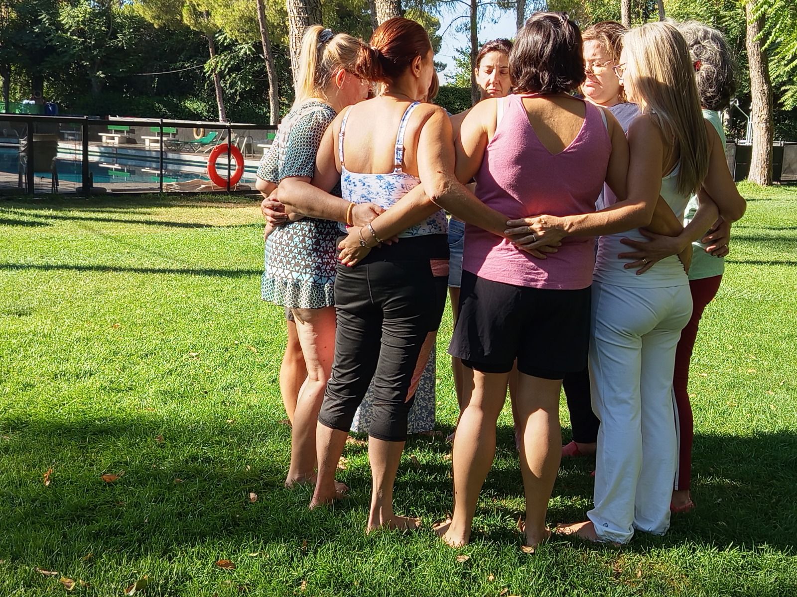 Grupo de mujeres compartiendo una experiencia de Biodanza
